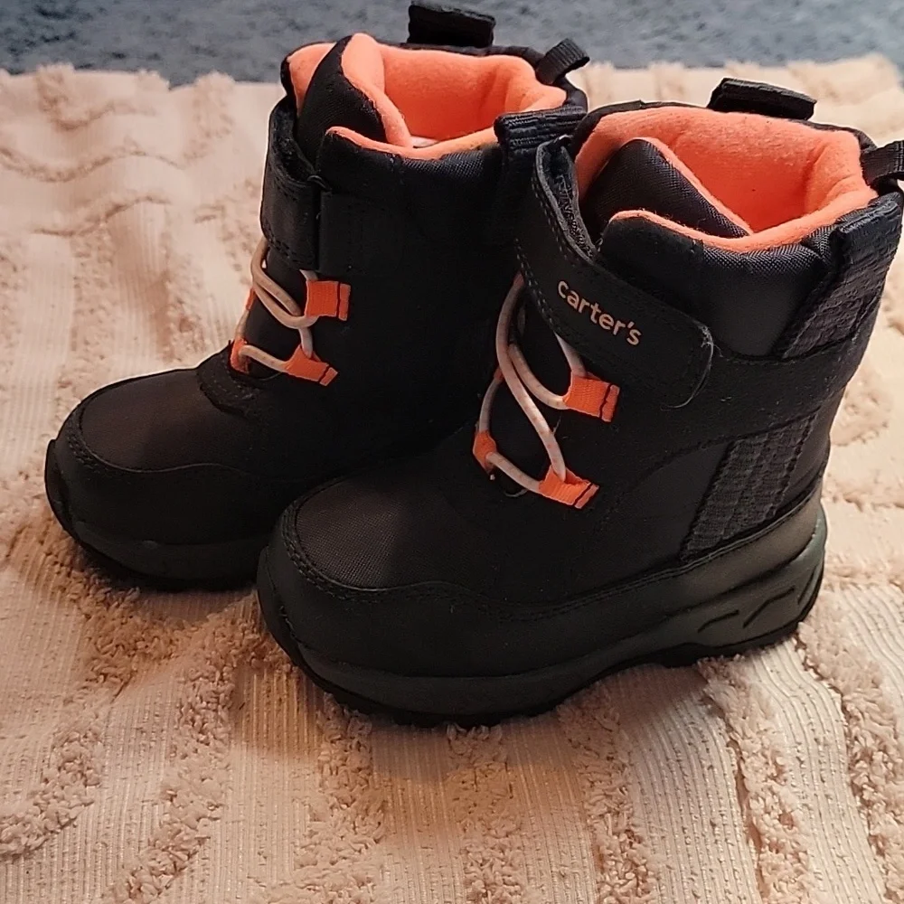 Carters Unisex-Child Snow Boots, size 7. Navy, dark gray and orange. Like new.